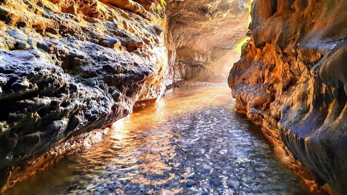 The narrow stream gorge inside Robber's Cave, Dehradun