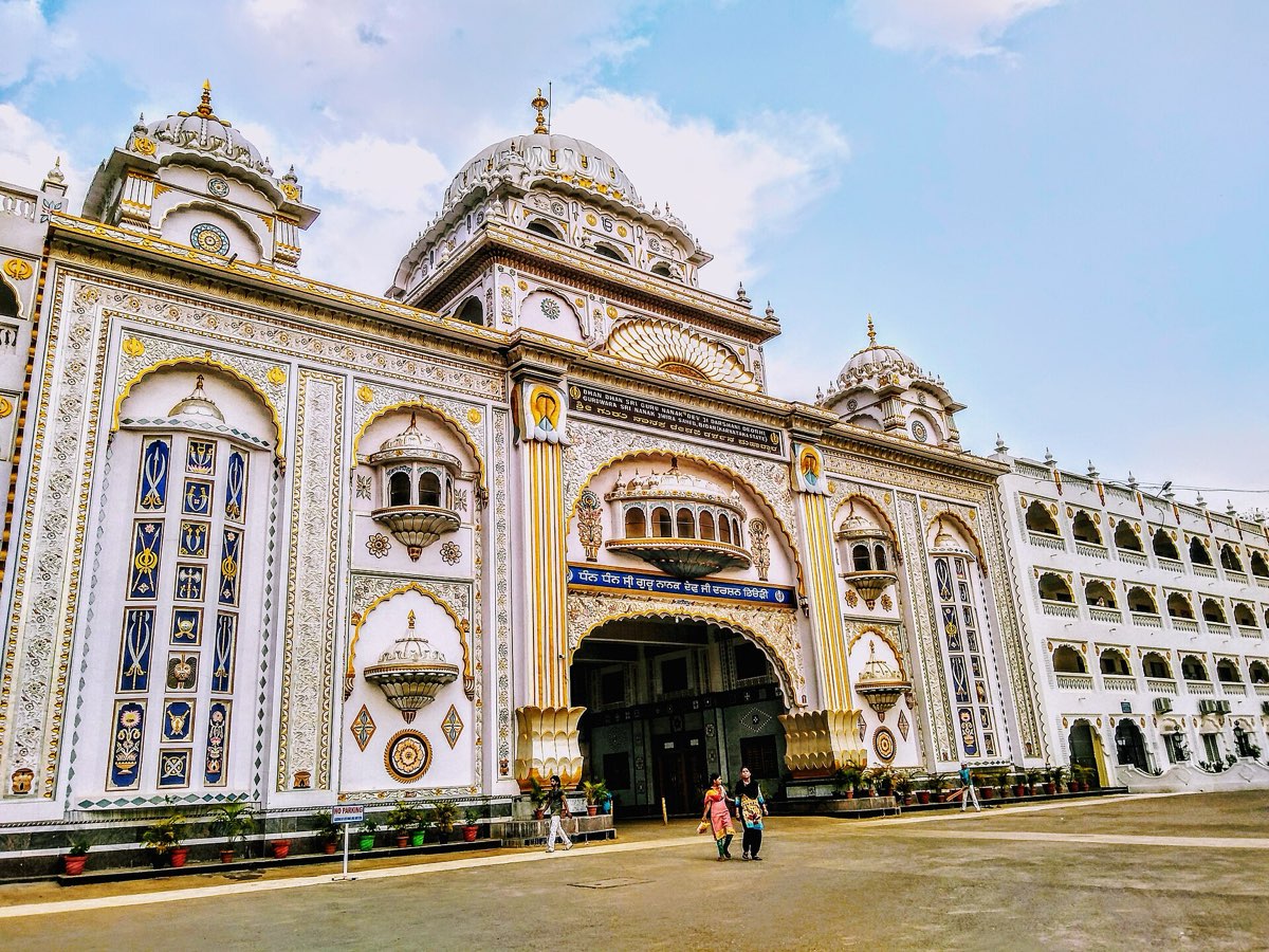 The facade of Gurdwara Nanak Jhira Sahib, Bidar